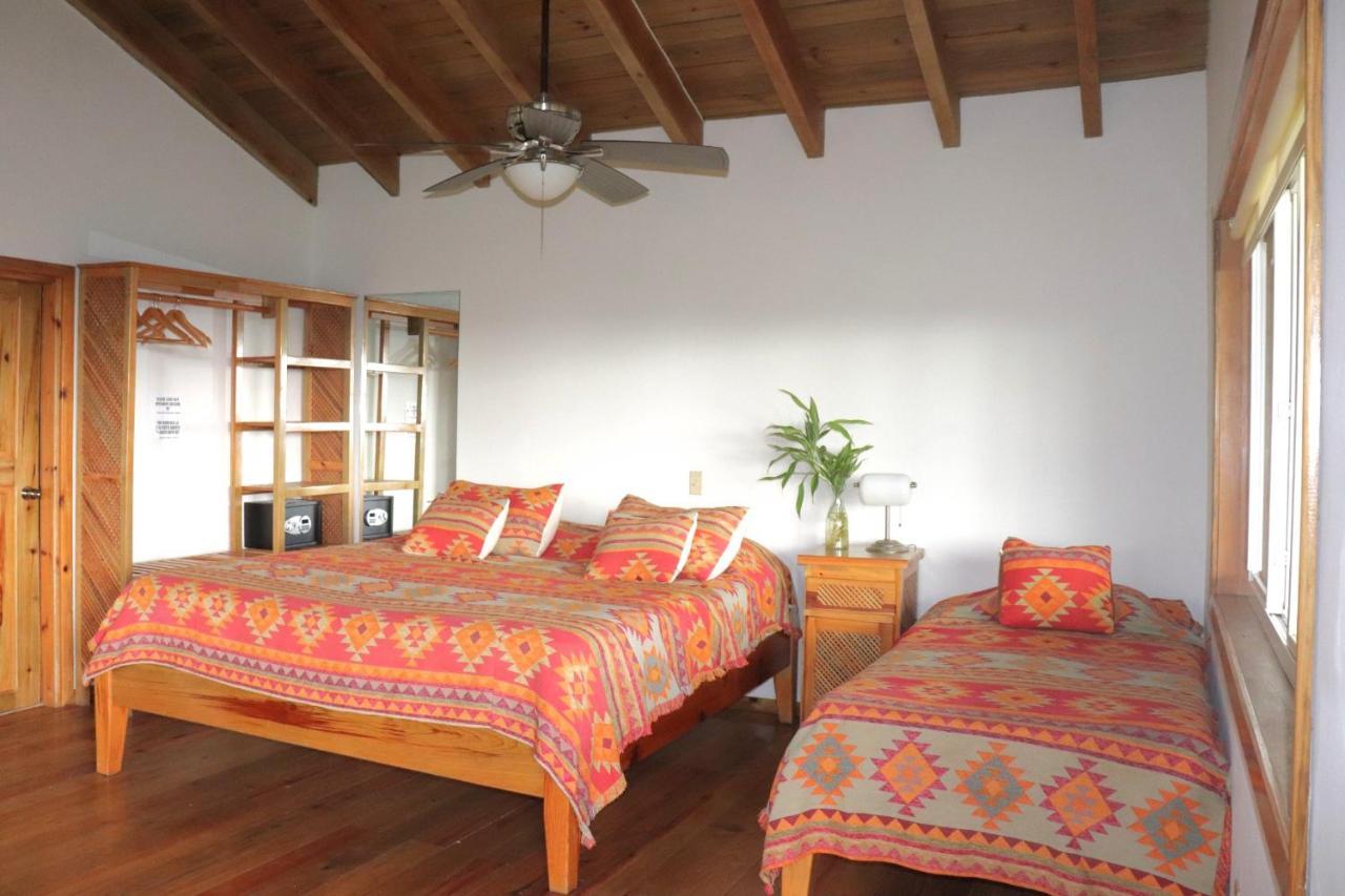 Hotel Posada Seremein ,West Bay ,Roatan Buitenkant foto